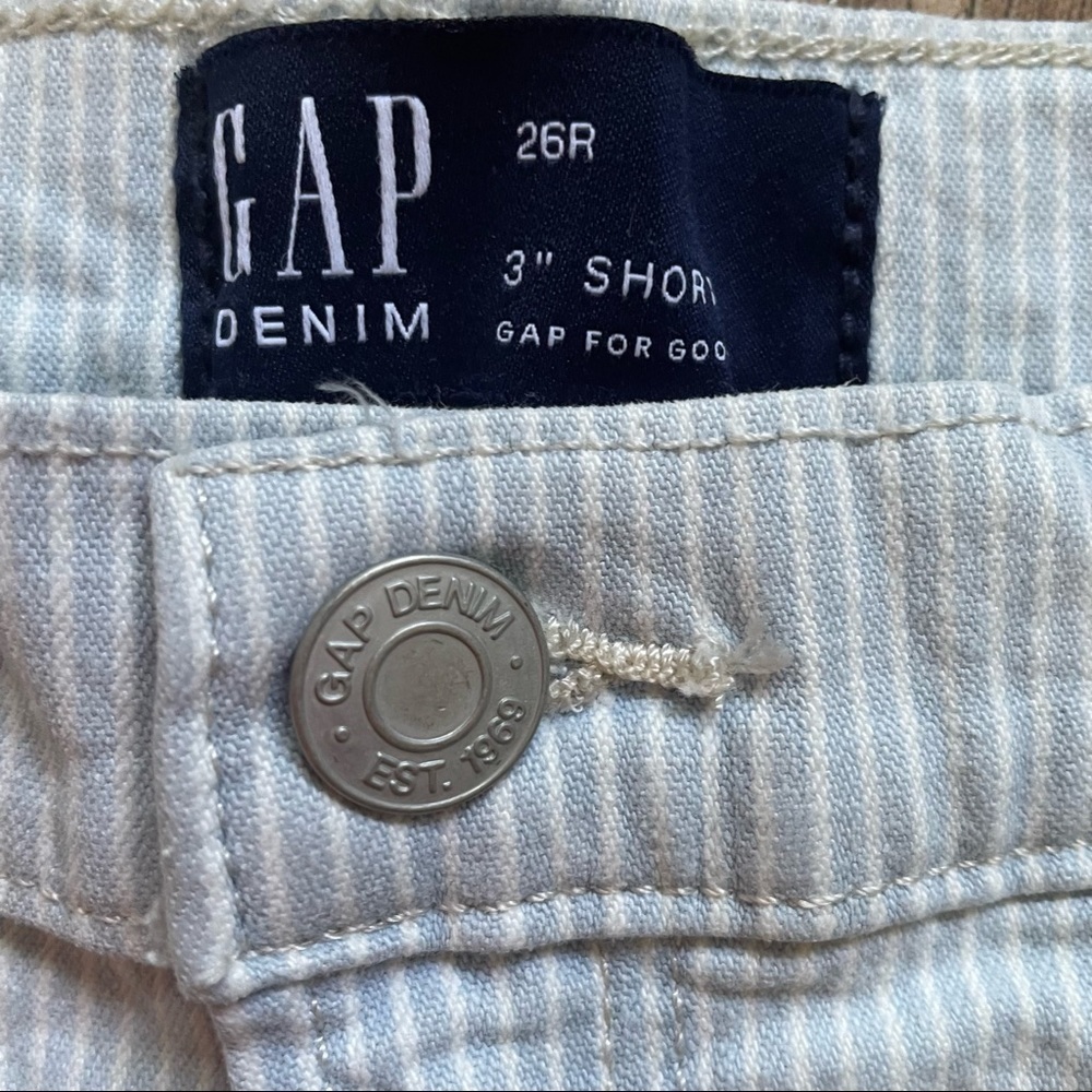 Gap 26R Light Blue and White Striped Jean Short with Frayed Raw Hem - Picture 5 of 5